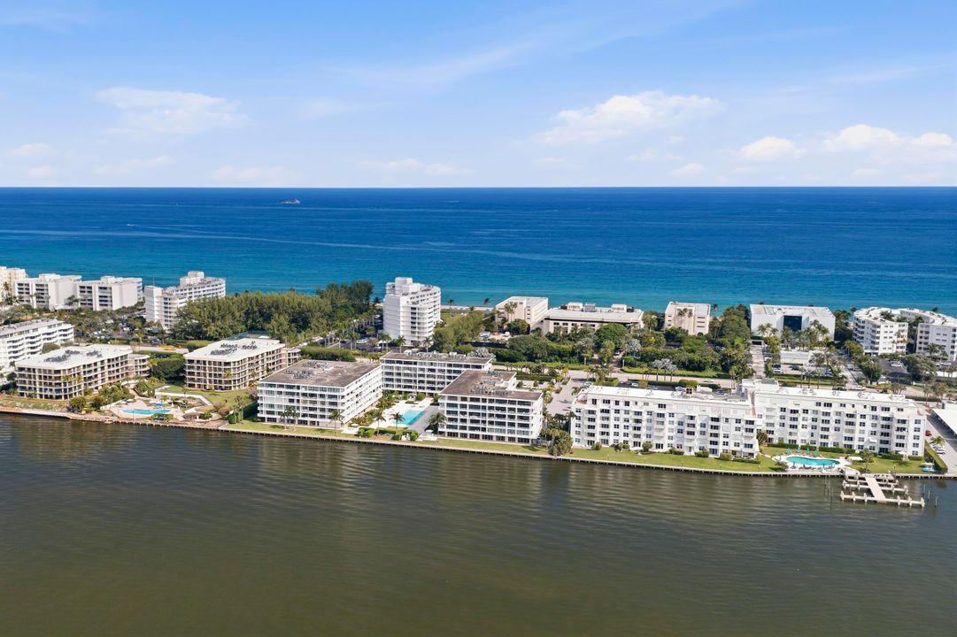 合同活跃: $1,295,000 (1 贝兹, 2 浴室, 1405 平方英尺)