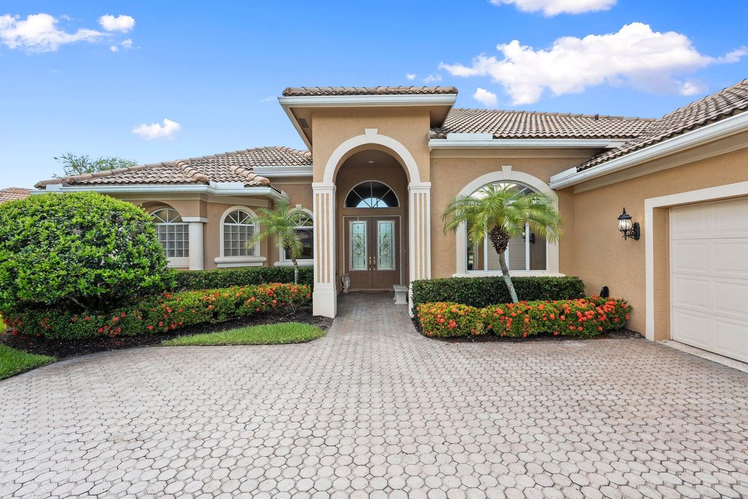 Activo con contrato: $575,000 (3 camas, 3 baños, 2724 Pies cuadrados)