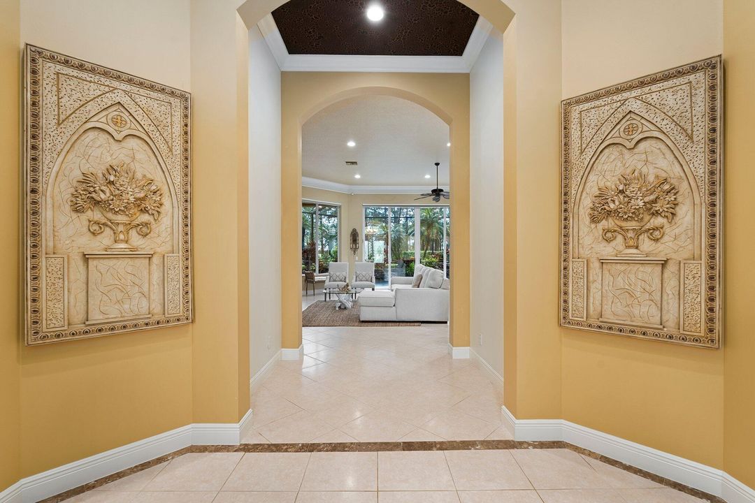 Activo con contrato: $575,000 (3 camas, 3 baños, 2724 Pies cuadrados)