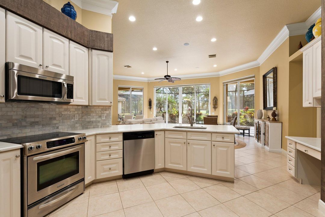 Activo con contrato: $575,000 (3 camas, 3 baños, 2724 Pies cuadrados)