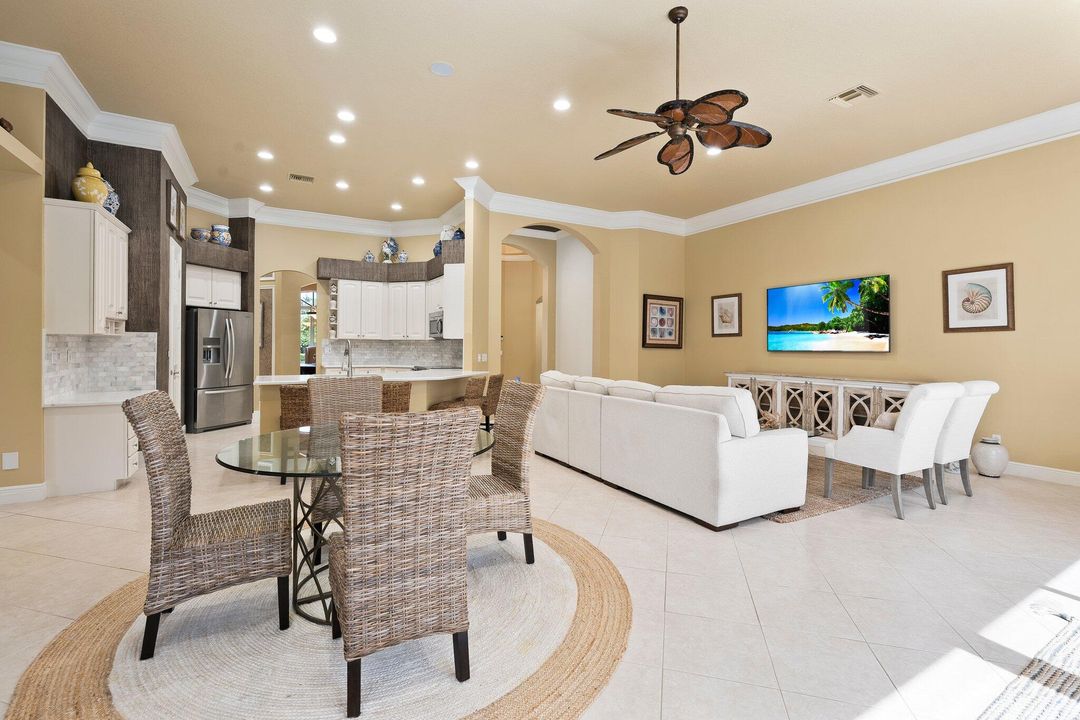 Activo con contrato: $575,000 (3 camas, 3 baños, 2724 Pies cuadrados)