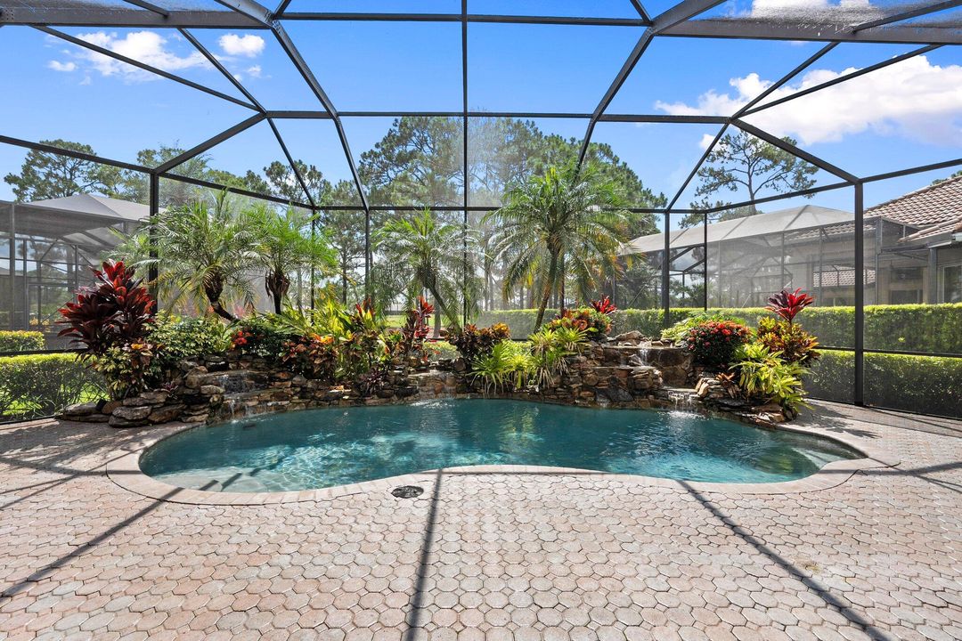 Activo con contrato: $575,000 (3 camas, 3 baños, 2724 Pies cuadrados)