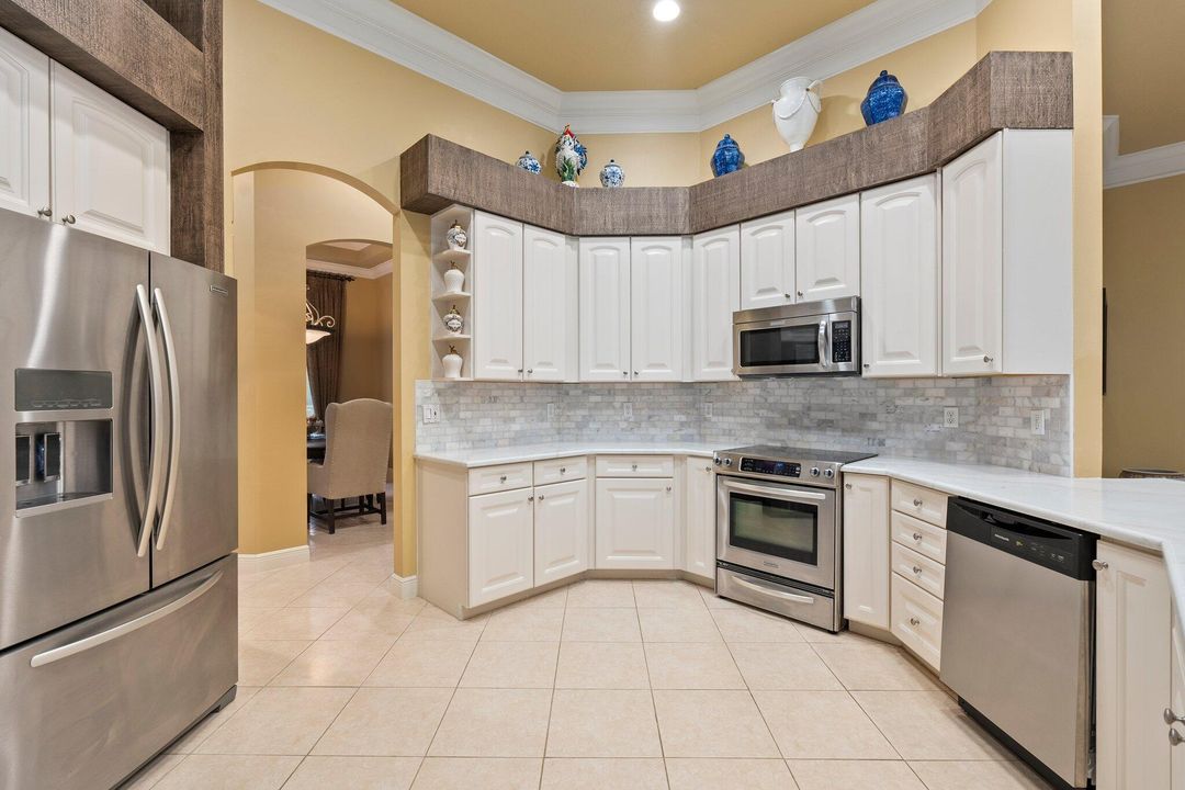 Activo con contrato: $575,000 (3 camas, 3 baños, 2724 Pies cuadrados)