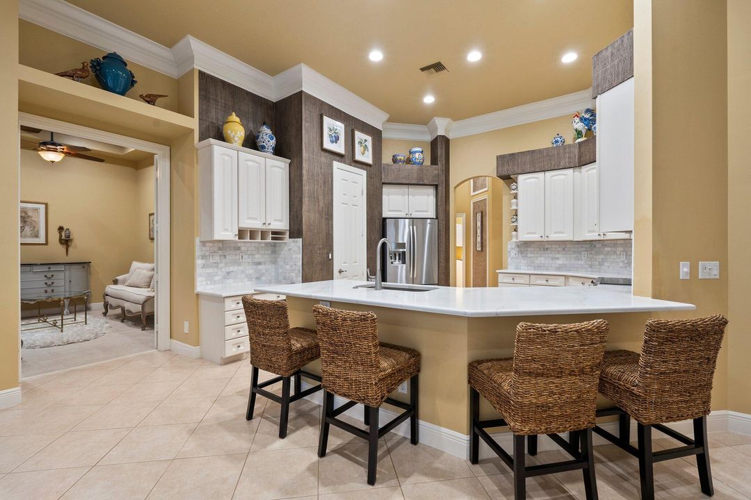 Activo con contrato: $575,000 (3 camas, 3 baños, 2724 Pies cuadrados)