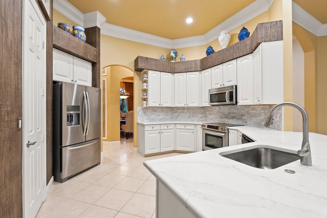 Activo con contrato: $575,000 (3 camas, 3 baños, 2724 Pies cuadrados)