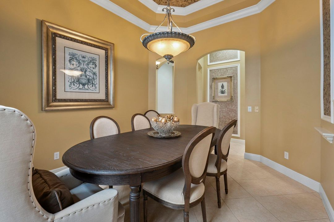 Activo con contrato: $575,000 (3 camas, 3 baños, 2724 Pies cuadrados)