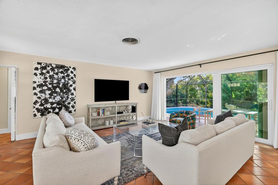 For Sale: $1,345,000 (4 beds, 3 baths, 1864 Square Feet)