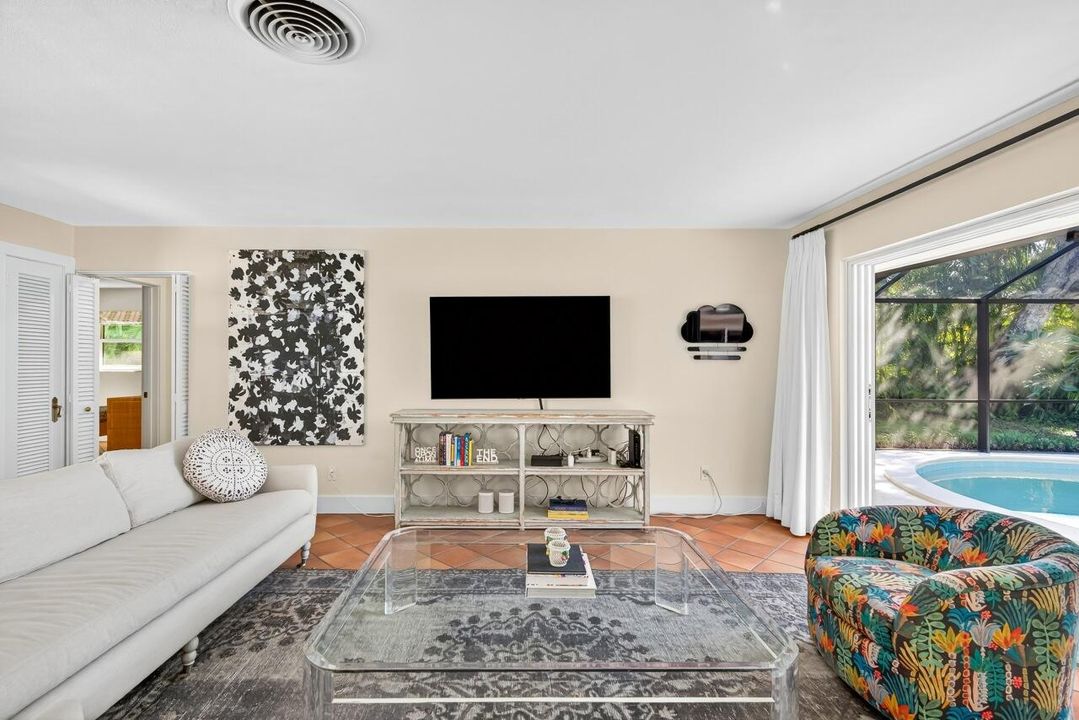 For Sale: $1,345,000 (4 beds, 3 baths, 1864 Square Feet)