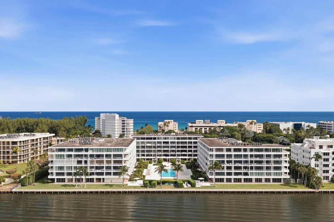 合同活跃: $1,295,000 (1 贝兹, 2 浴室, 1405 平方英尺)