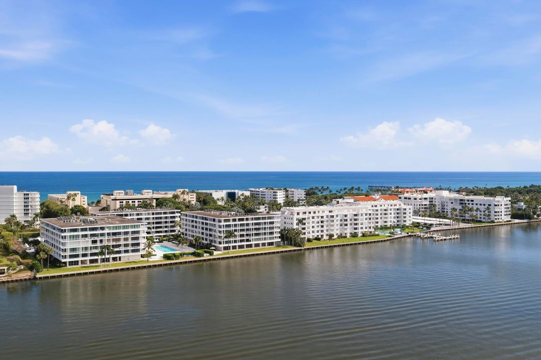 合同活跃: $1,295,000 (1 贝兹, 2 浴室, 1405 平方英尺)