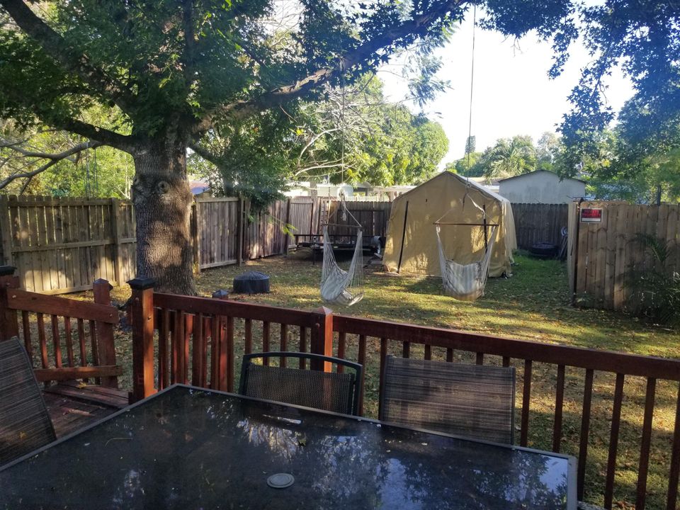 En Venta: $235,000 (4 camas, 2 baños, 1200 Pies cuadrados)