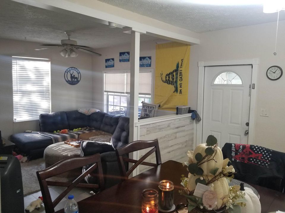 En Venta: $235,000 (4 camas, 2 baños, 1200 Pies cuadrados)