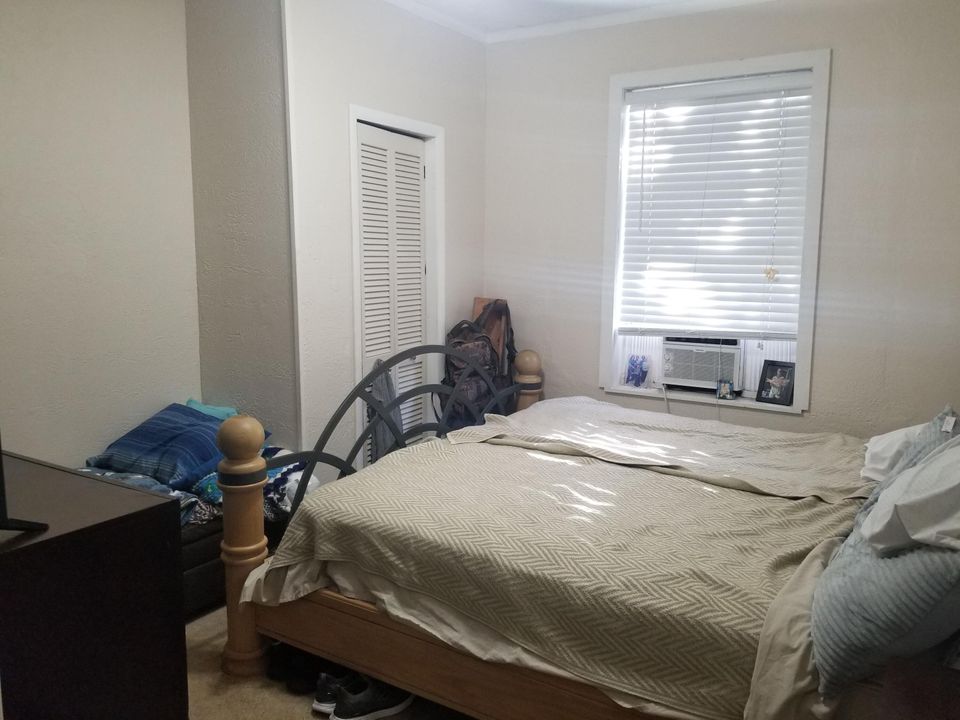 En Venta: $235,000 (4 camas, 2 baños, 1200 Pies cuadrados)