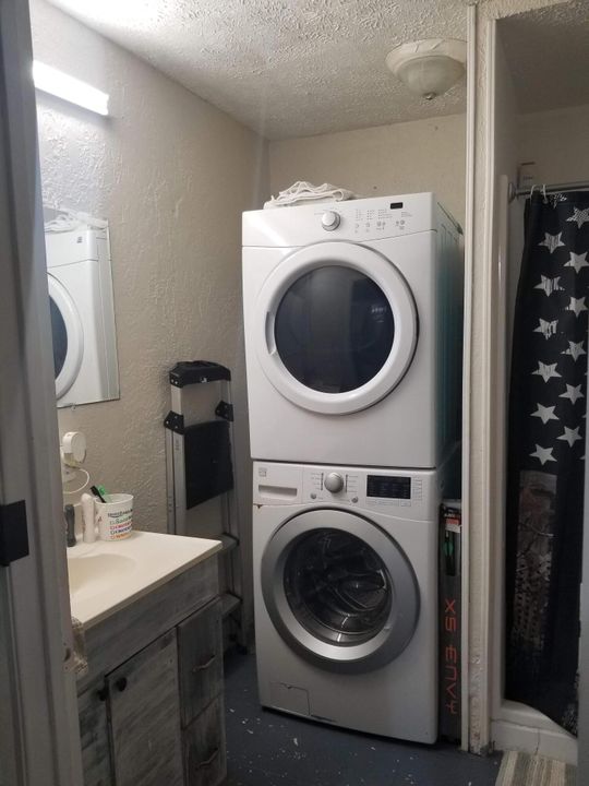 En Venta: $235,000 (4 camas, 2 baños, 1200 Pies cuadrados)