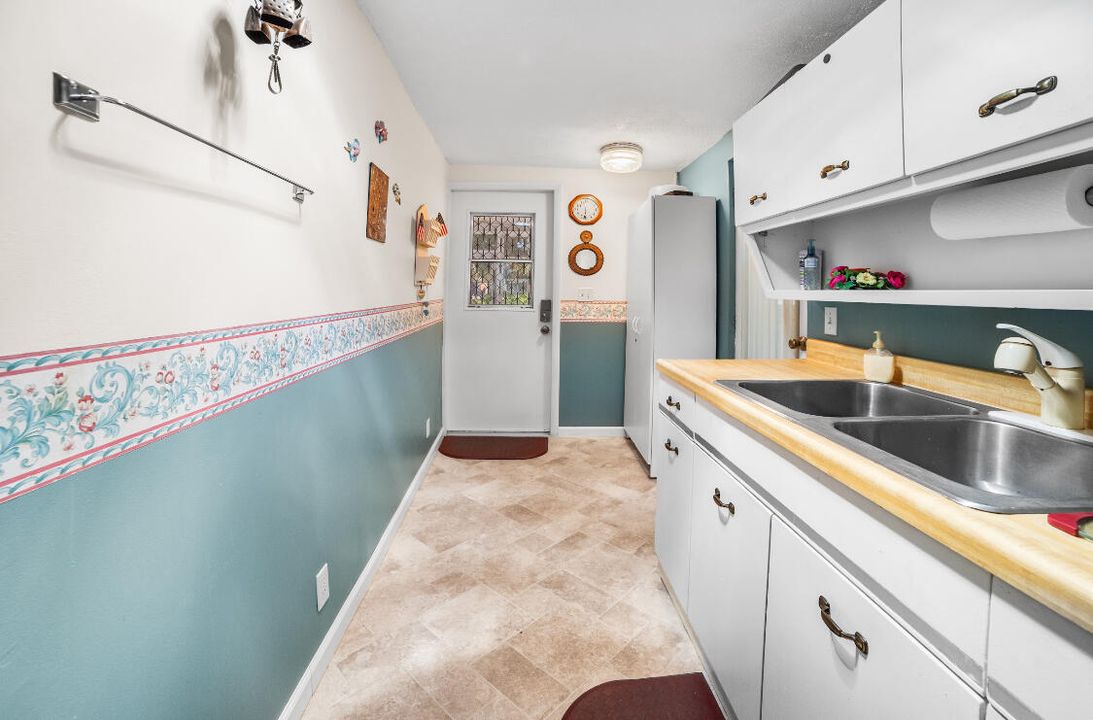 Active With Contract: $230,000 (2 beds, 2 baths, 1158 Square Feet)