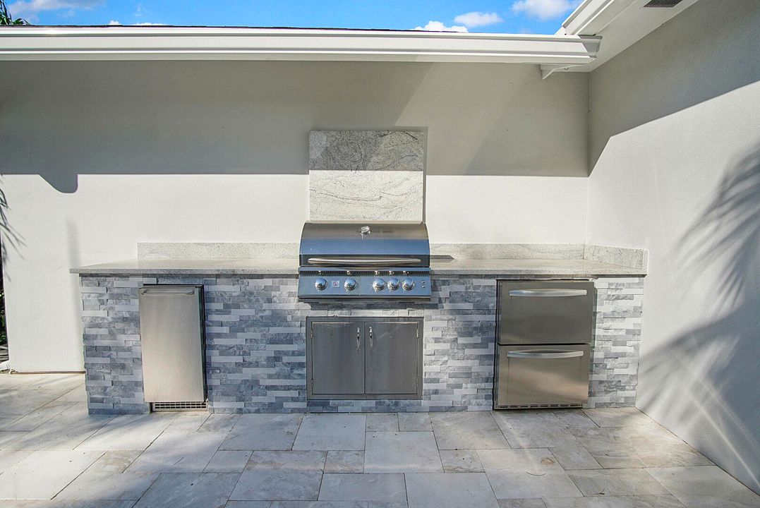 En Venta: $945,000 (3 camas, 2 baños, 1716 Pies cuadrados)