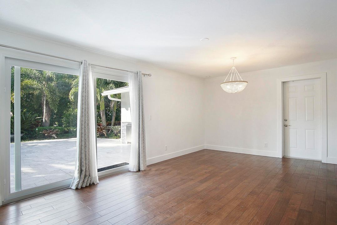 En Venta: $945,000 (3 camas, 2 baños, 1716 Pies cuadrados)