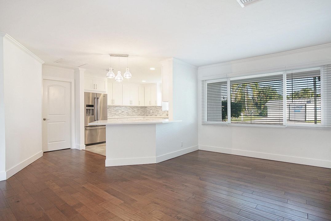 En Venta: $945,000 (3 camas, 2 baños, 1716 Pies cuadrados)