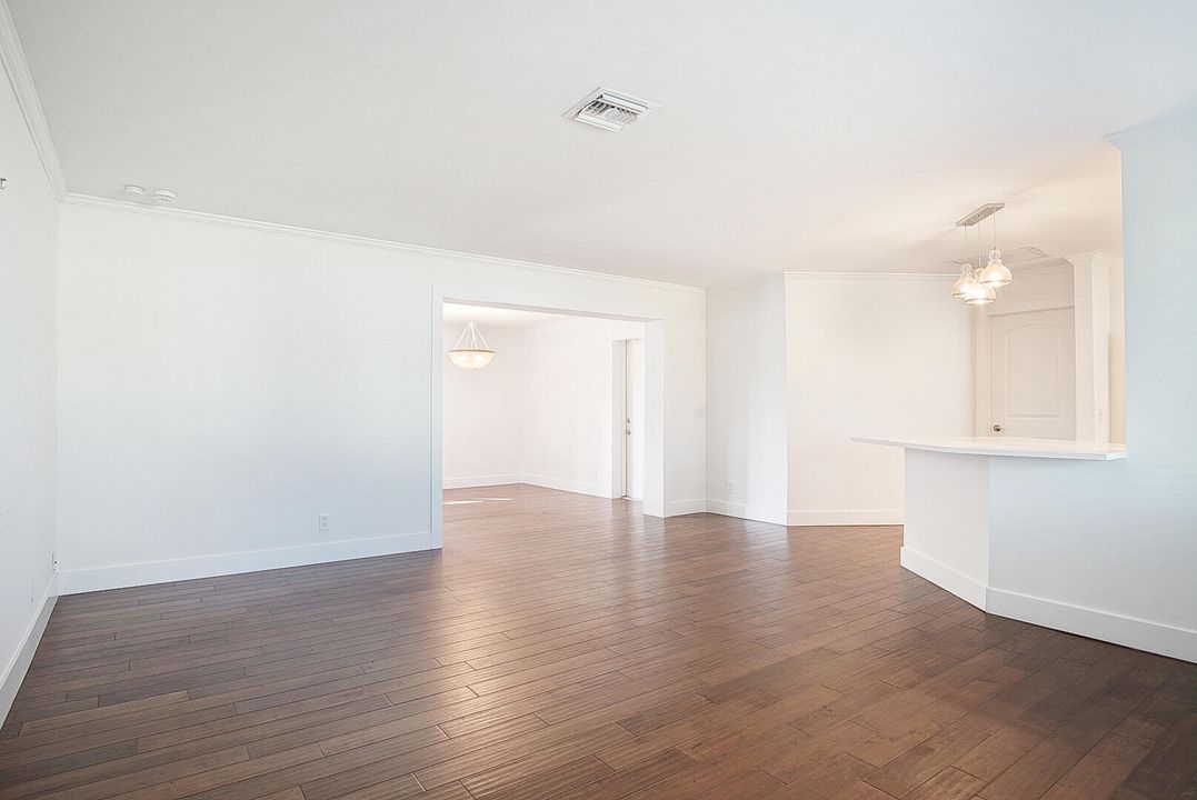 En Venta: $945,000 (3 camas, 2 baños, 1716 Pies cuadrados)