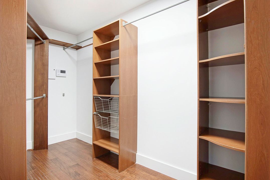 En Venta: $945,000 (3 camas, 2 baños, 1716 Pies cuadrados)