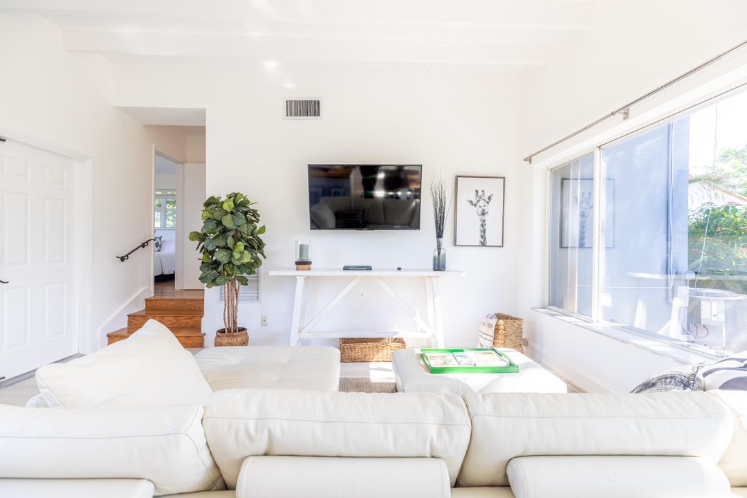 For Rent: $5,300 (3 beds, 2 baths, 1198 Square Feet)