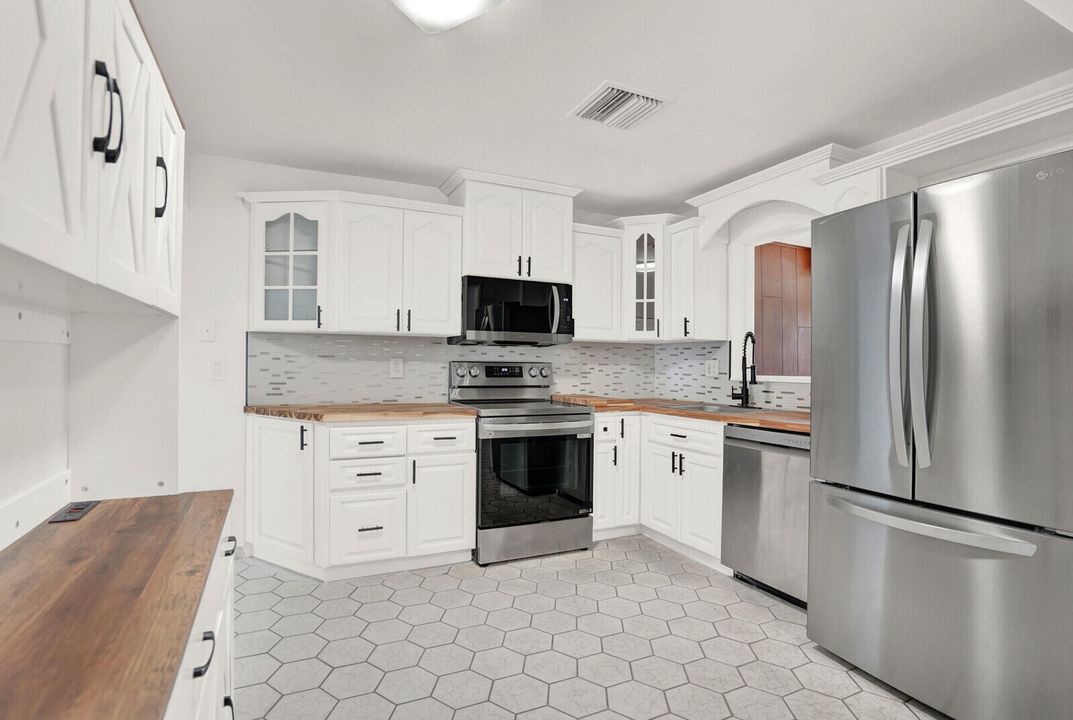 For Sale: $599,000 (4 beds, 2 baths, 1651 Square Feet)