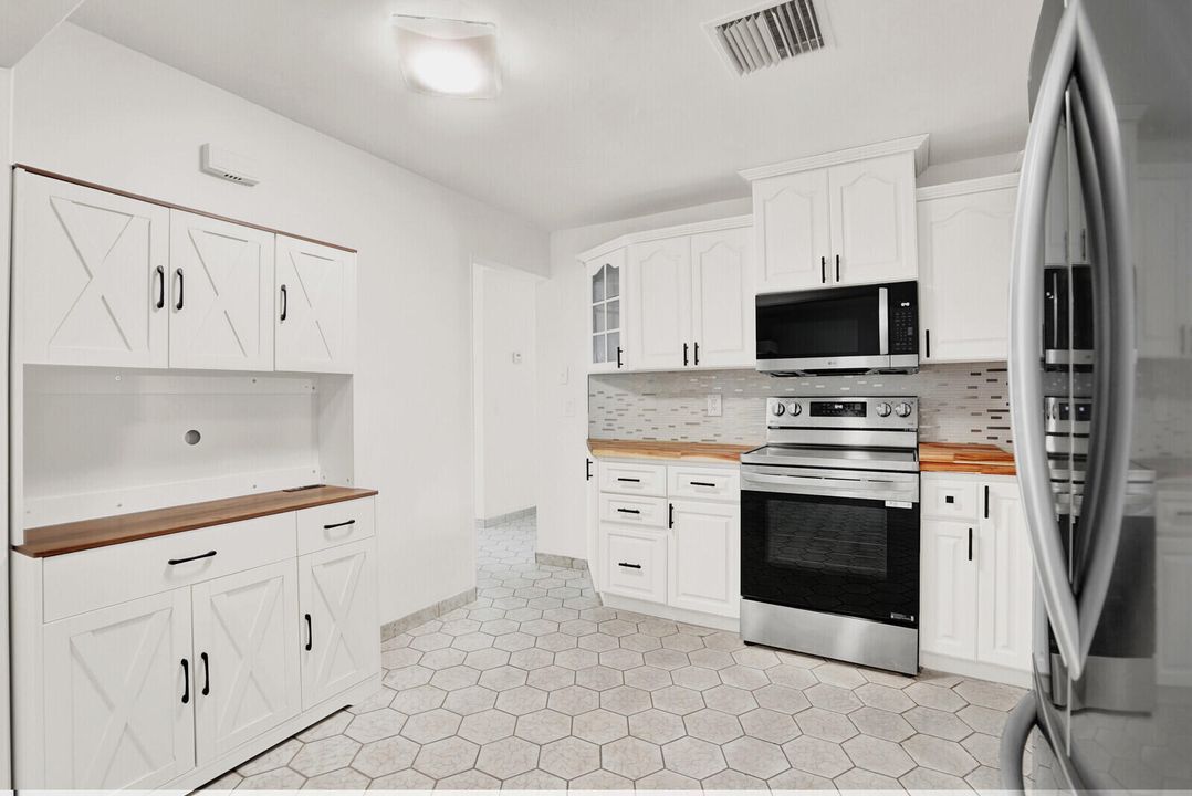 For Sale: $599,000 (4 beds, 2 baths, 1651 Square Feet)