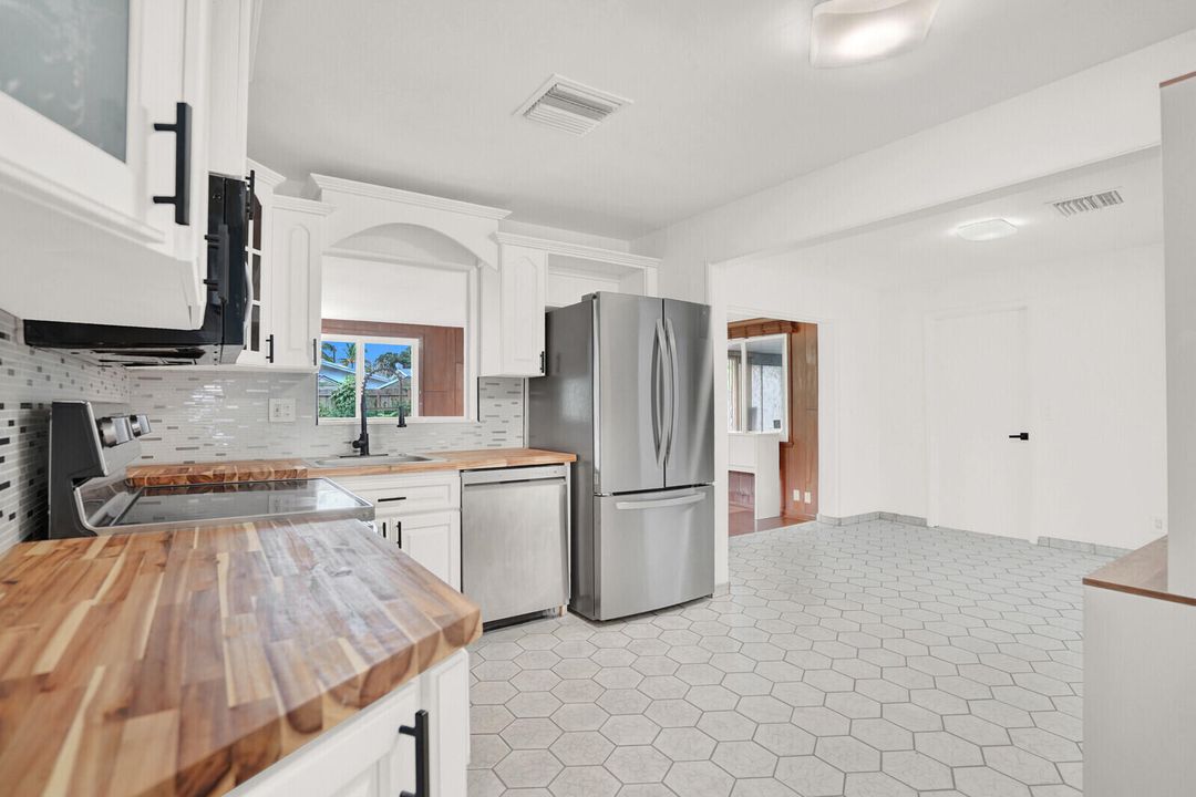 For Sale: $599,000 (4 beds, 2 baths, 1651 Square Feet)