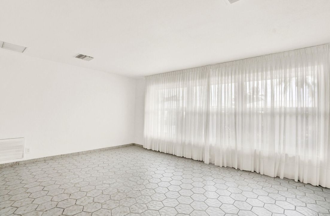 For Sale: $599,000 (4 beds, 2 baths, 1651 Square Feet)