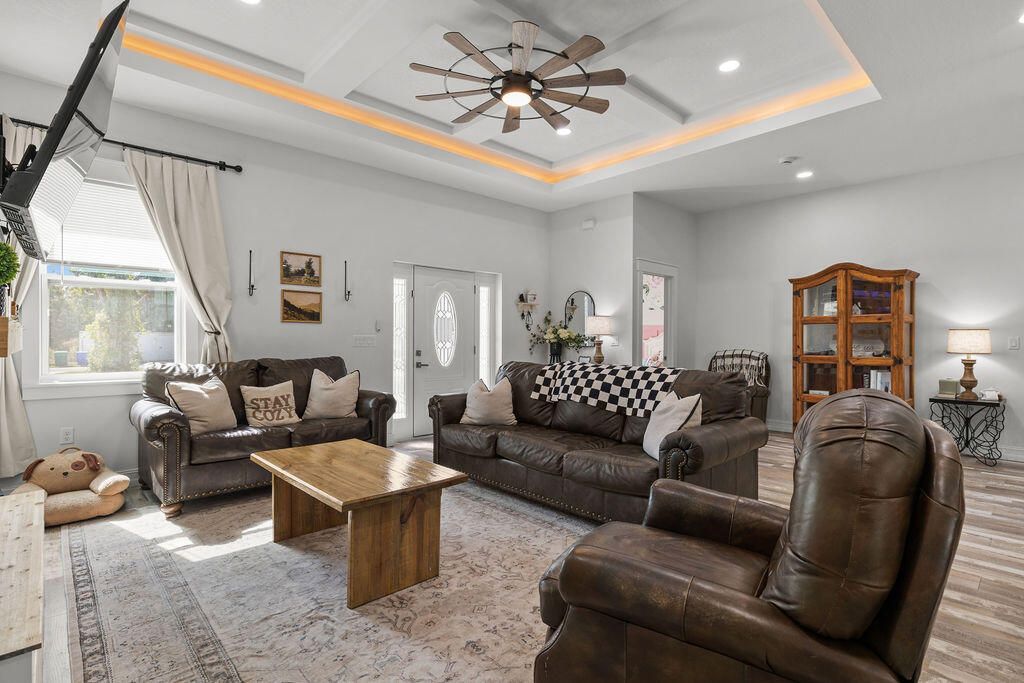 На продажу: $400,000 (3 спален, 2 ванн, 2047 Квадратных фут)