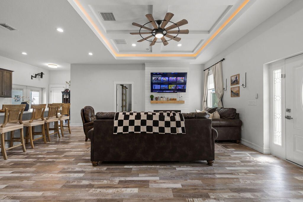 На продажу: $400,000 (3 спален, 2 ванн, 2047 Квадратных фут)