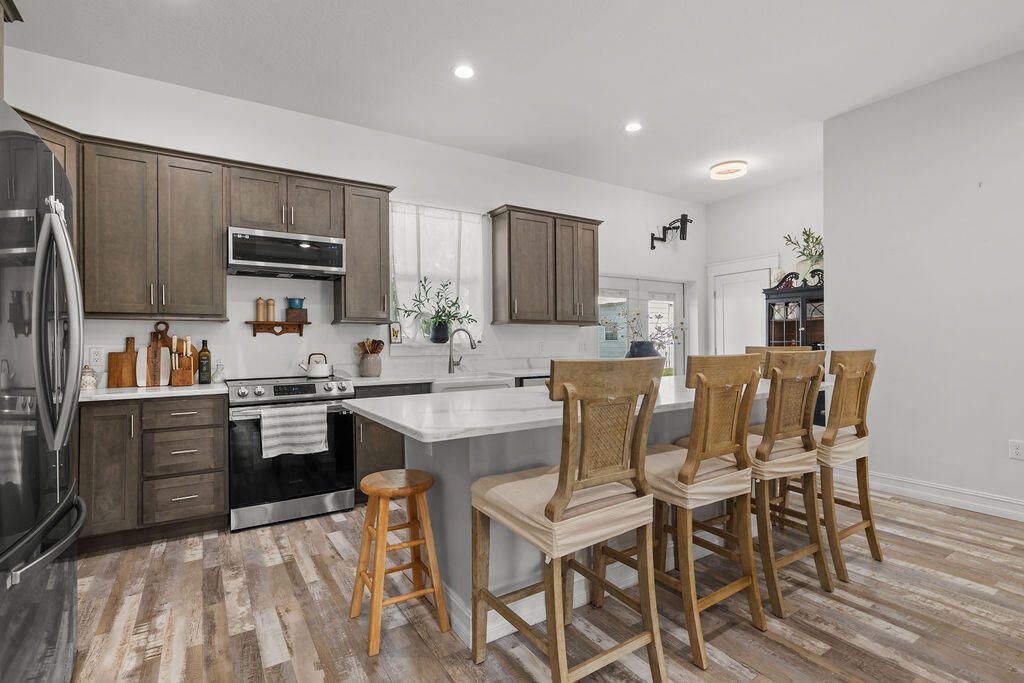 На продажу: $400,000 (3 спален, 2 ванн, 2047 Квадратных фут)