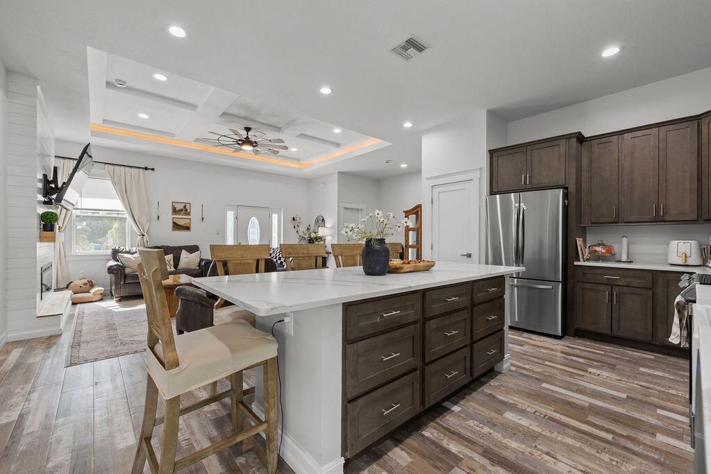 На продажу: $400,000 (3 спален, 2 ванн, 2047 Квадратных фут)