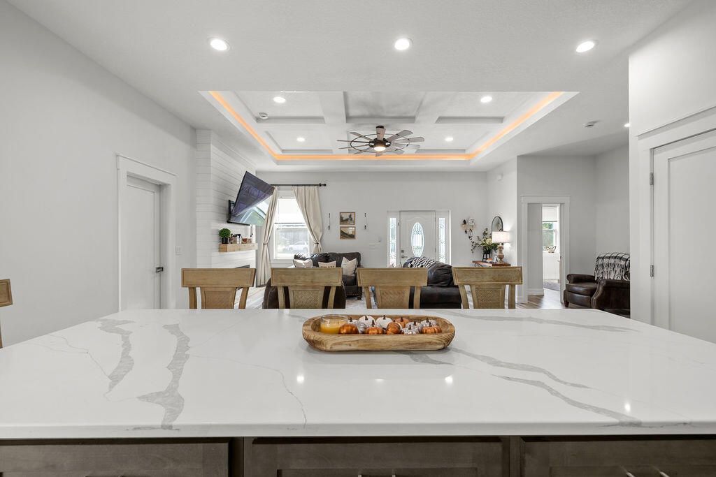 На продажу: $400,000 (3 спален, 2 ванн, 2047 Квадратных фут)