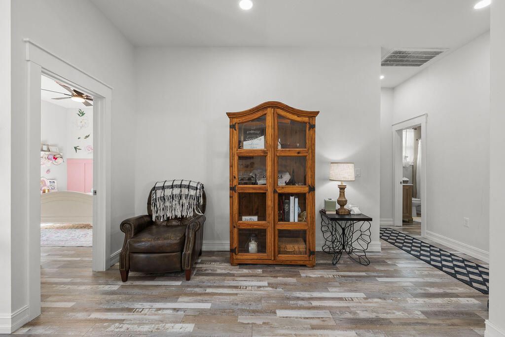 На продажу: $400,000 (3 спален, 2 ванн, 2047 Квадратных фут)