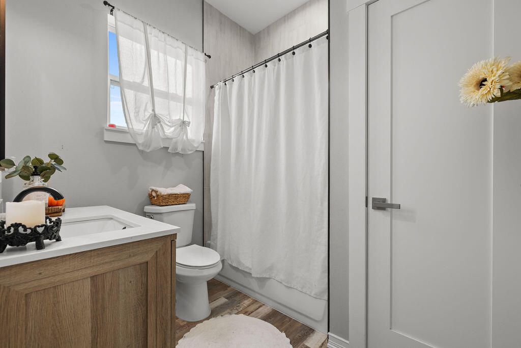 На продажу: $400,000 (3 спален, 2 ванн, 2047 Квадратных фут)