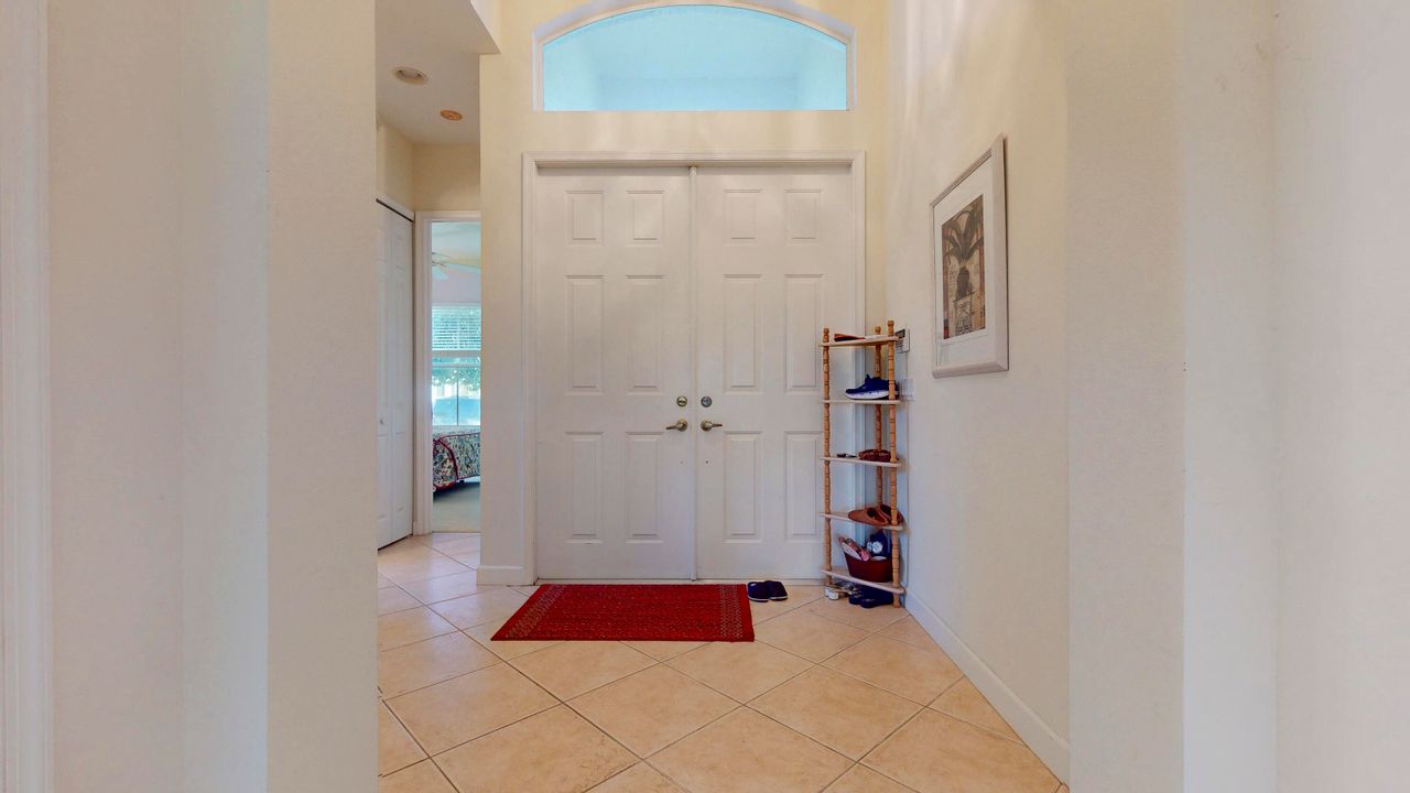 For Sale: $419,000 (2 beds, 2 baths, 2052 Square Feet)