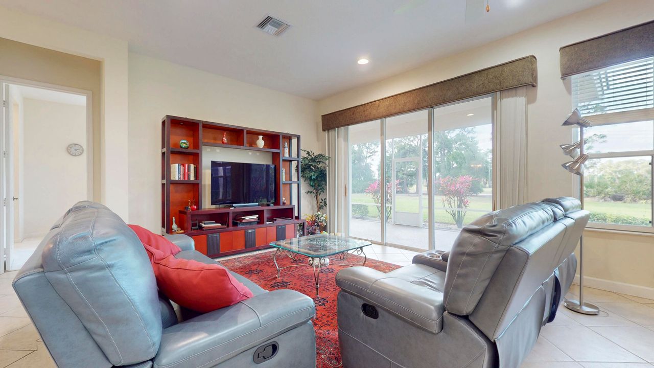 For Sale: $419,000 (2 beds, 2 baths, 2052 Square Feet)