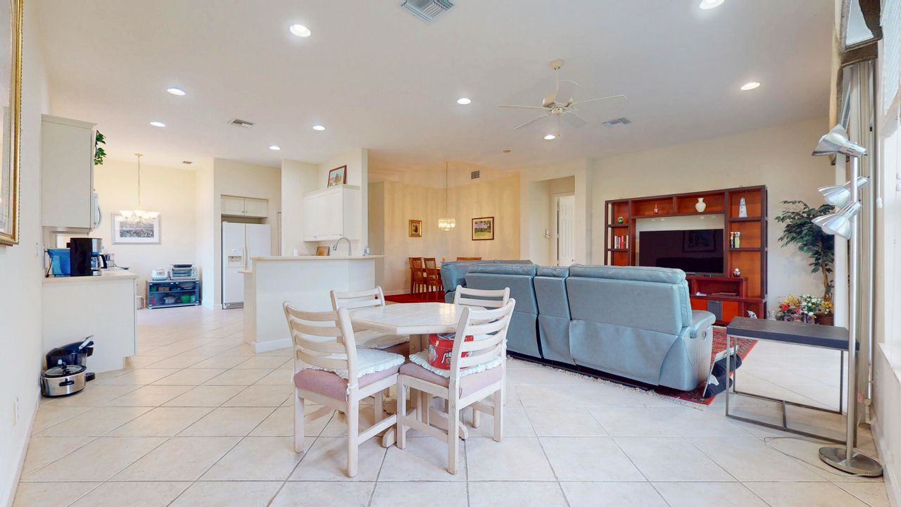 For Sale: $419,000 (2 beds, 2 baths, 2052 Square Feet)