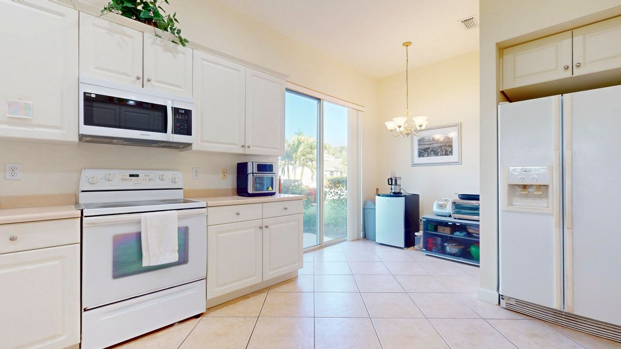For Sale: $419,000 (2 beds, 2 baths, 2052 Square Feet)
