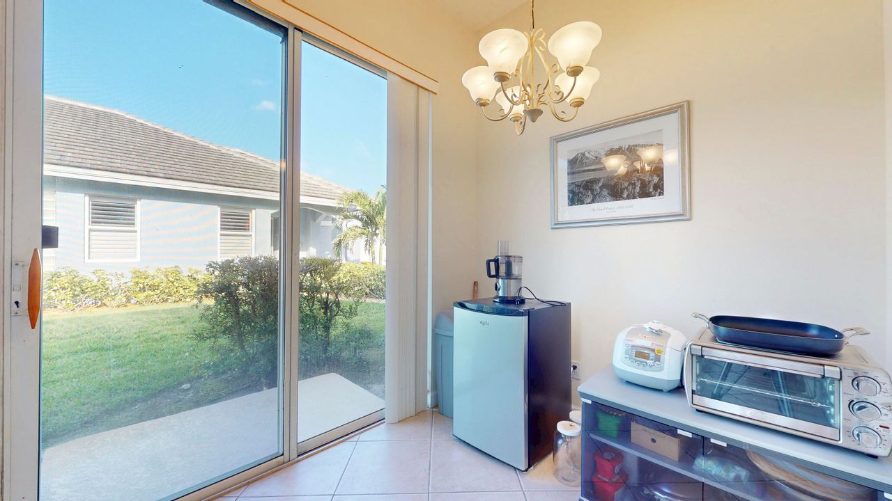 For Sale: $419,000 (2 beds, 2 baths, 2052 Square Feet)