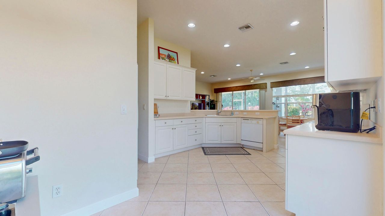 For Sale: $419,000 (2 beds, 2 baths, 2052 Square Feet)