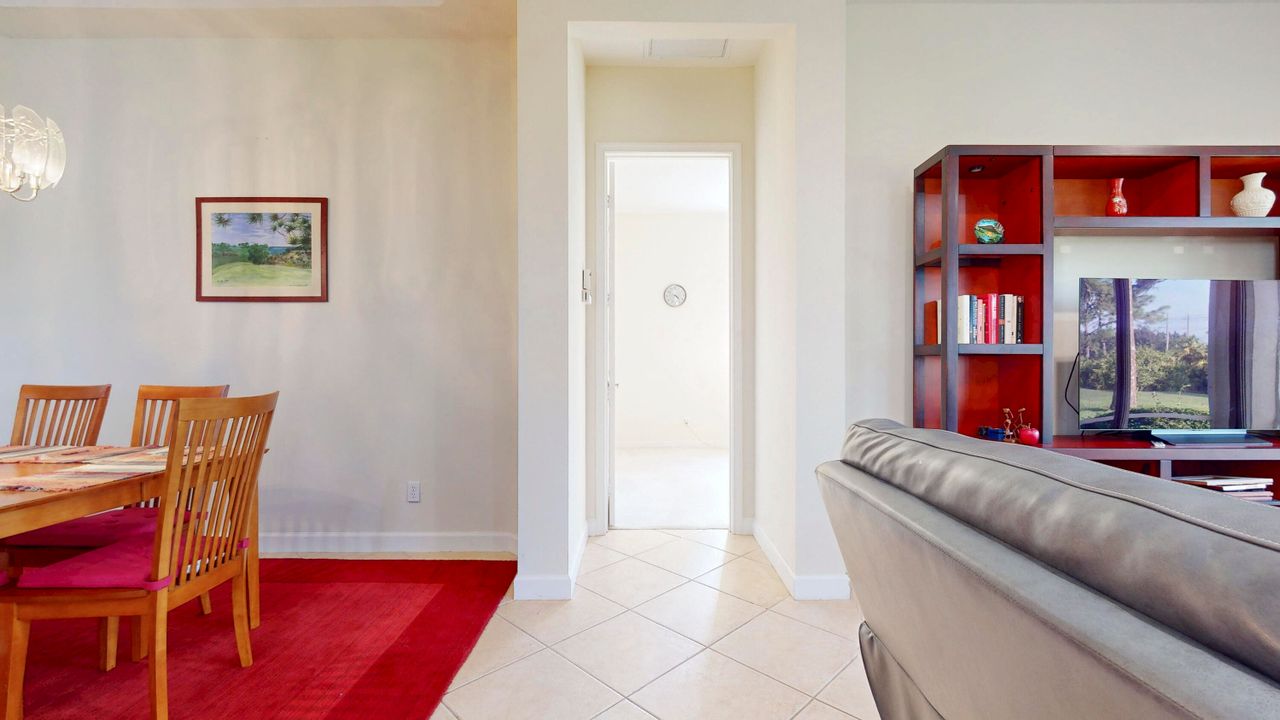 For Sale: $419,000 (2 beds, 2 baths, 2052 Square Feet)