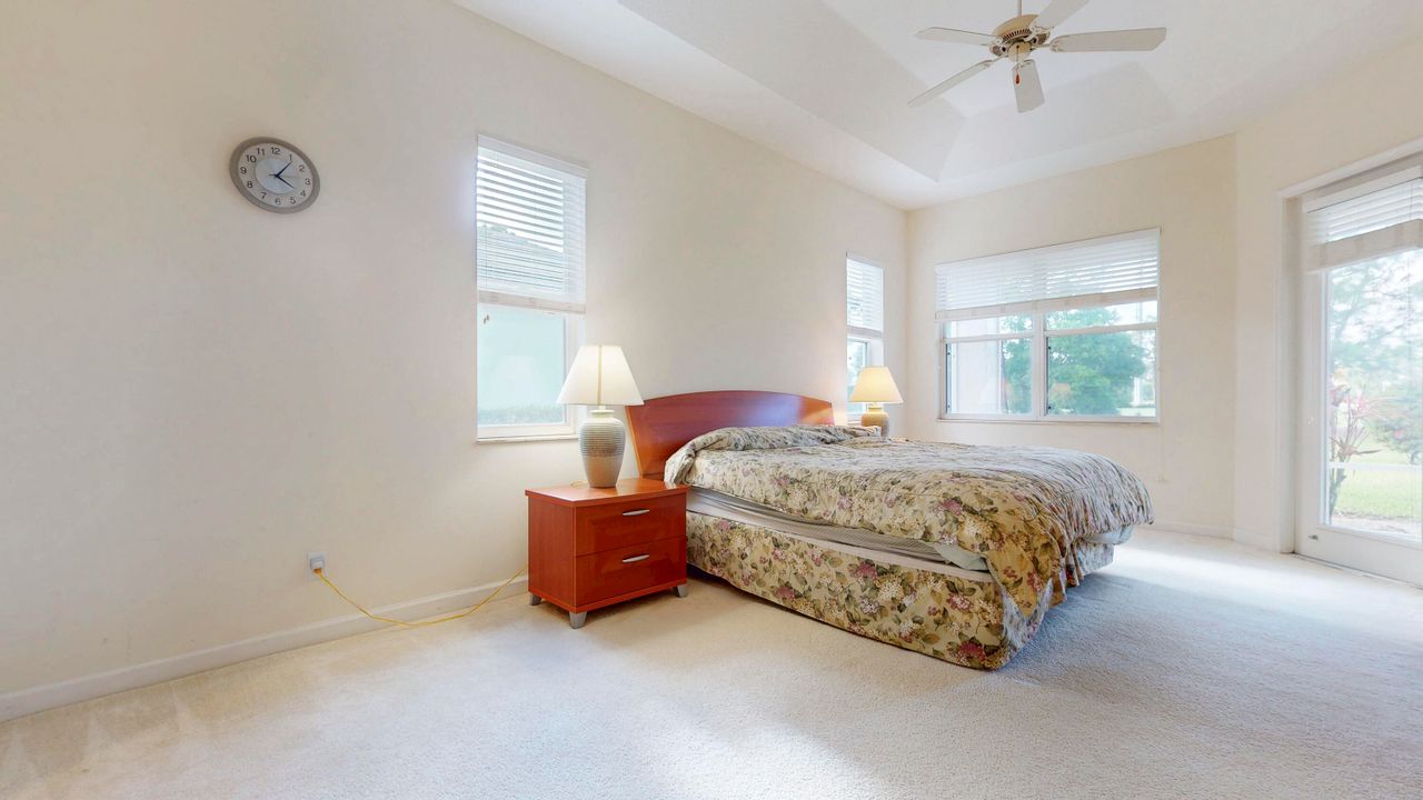 For Sale: $419,000 (2 beds, 2 baths, 2052 Square Feet)