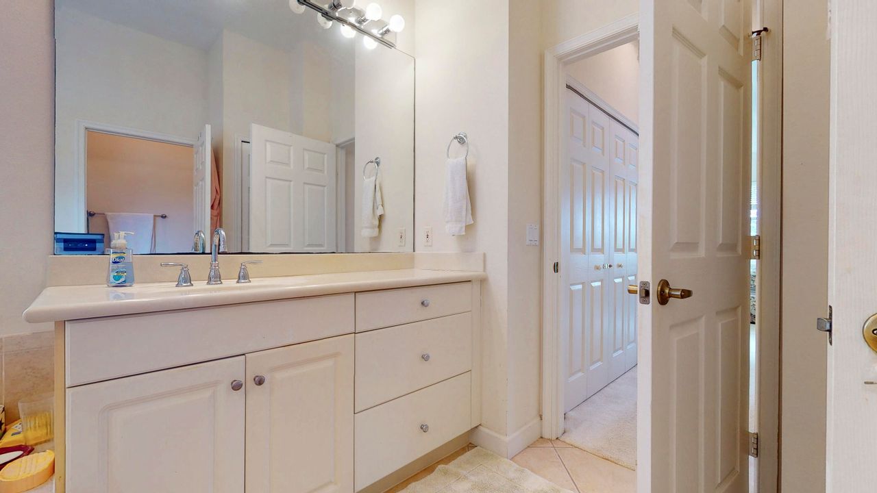 For Sale: $419,000 (2 beds, 2 baths, 2052 Square Feet)