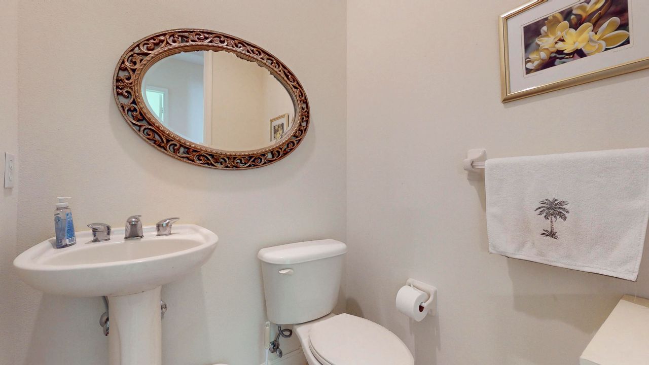 For Sale: $419,000 (2 beds, 2 baths, 2052 Square Feet)