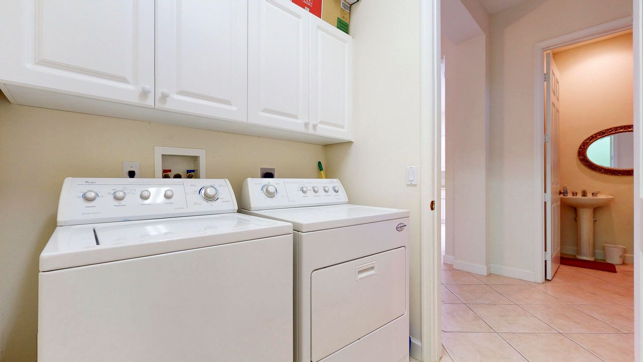 For Sale: $419,000 (2 beds, 2 baths, 2052 Square Feet)