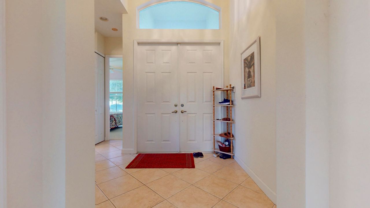 For Sale: $419,000 (2 beds, 2 baths, 2052 Square Feet)