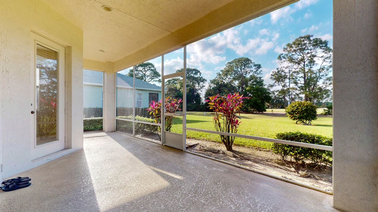 For Sale: $419,000 (2 beds, 2 baths, 2052 Square Feet)