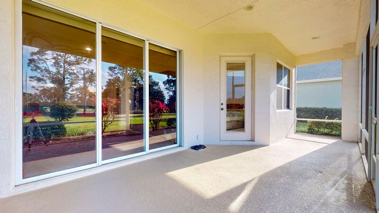 For Sale: $419,000 (2 beds, 2 baths, 2052 Square Feet)